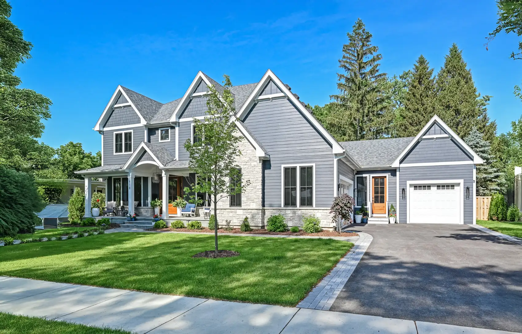 Luxury custom home exterior by Rite-Way Custom Homes in Glen Ellyn IL